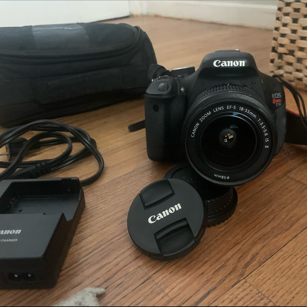 Canon Eos Rebel T3i DSLR with side window **NEW**